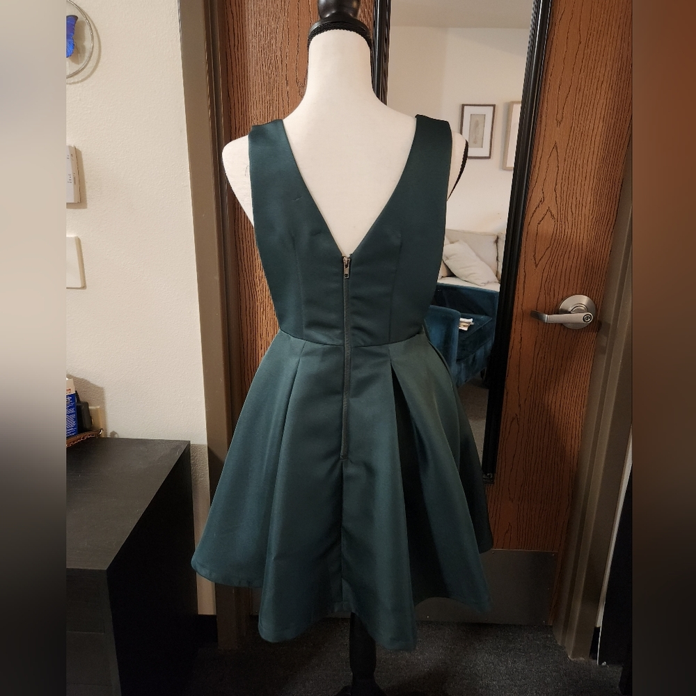 Exquisite Emerald Green Dress - Picture 6 of 7